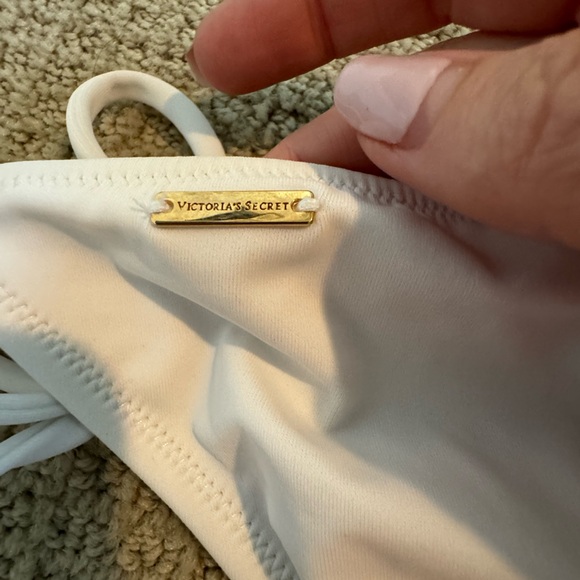 NWOT Victoria’s Secret white scrunch bikini bottom - Picture 3 of 4